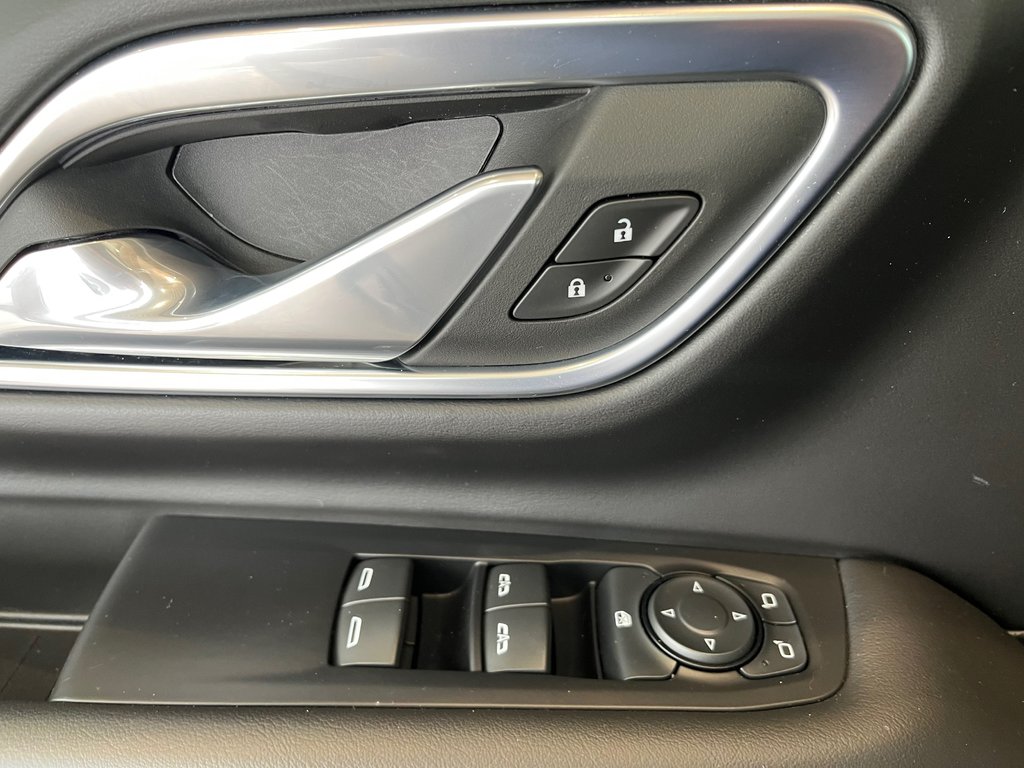 2023 GMC Yukon XL SLE in Amos, Quebec - 17 - w1024h768px