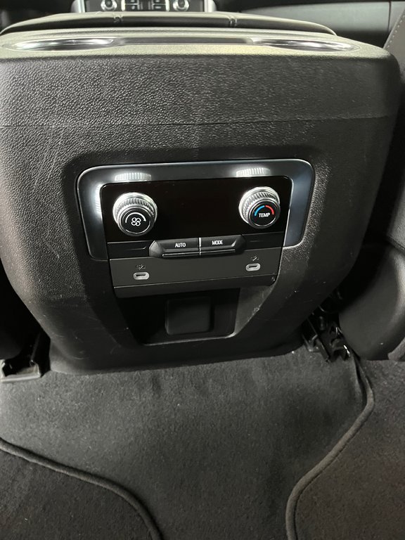 2023 GMC Yukon XL SLE in Amos, Quebec - 14 - w1024h768px