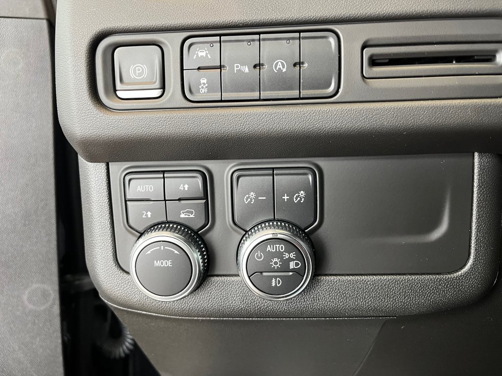 2023 GMC Yukon XL SLE in Amos, Quebec - 16 - w1024h768px