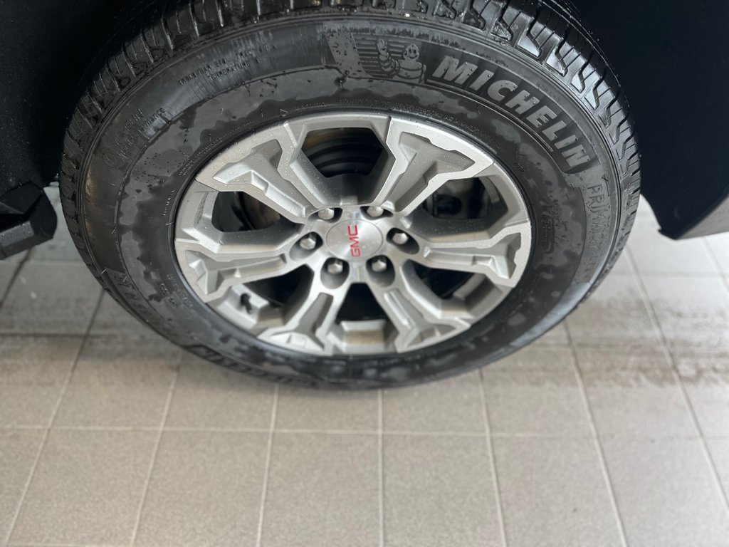 2023 GMC Yukon XL SLE in Amos, Quebec - 13 - w1024h768px