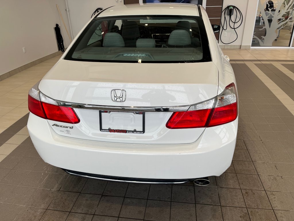 Honda Accord Sedan LX 2015 à Amos, Québec - 3 - w1024h768px