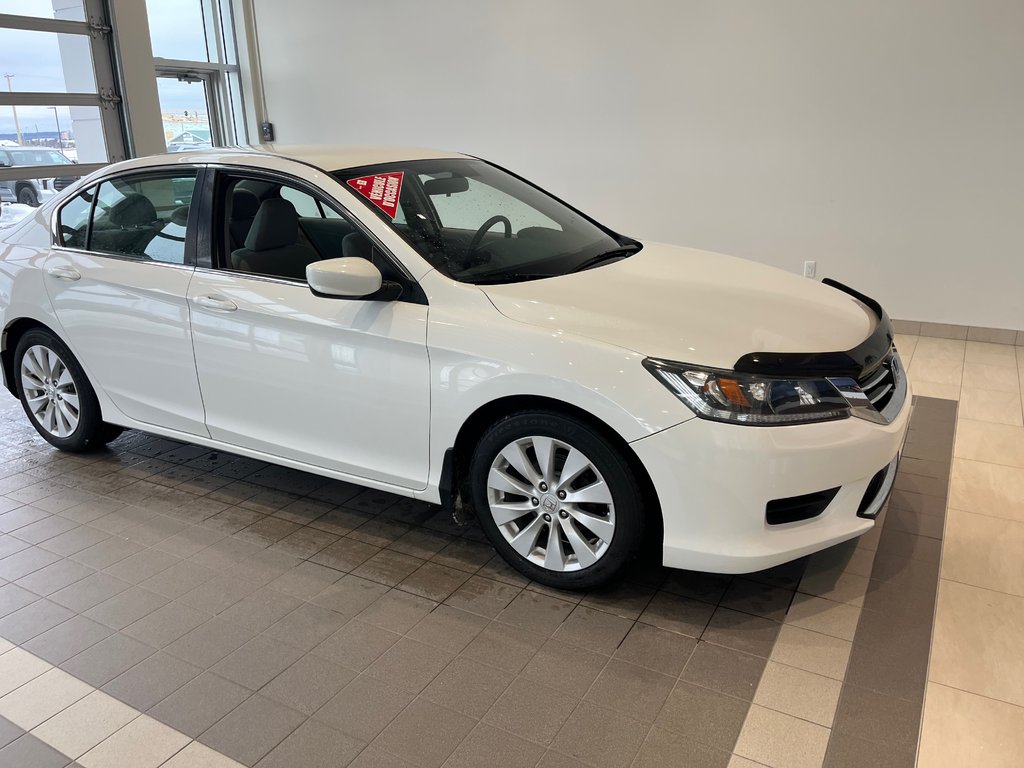 Honda Accord Sedan LX 2015 à Amos, Québec - 1 - w1024h768px