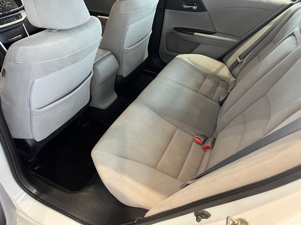 Honda Accord Sedan LX 2015 à Amos, Québec - 9 - w1024h768px