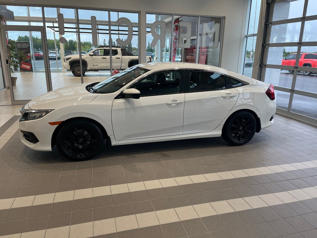 2017 Honda Civic Sedan LX in Amos, Quebec - 4 - w1024h768px