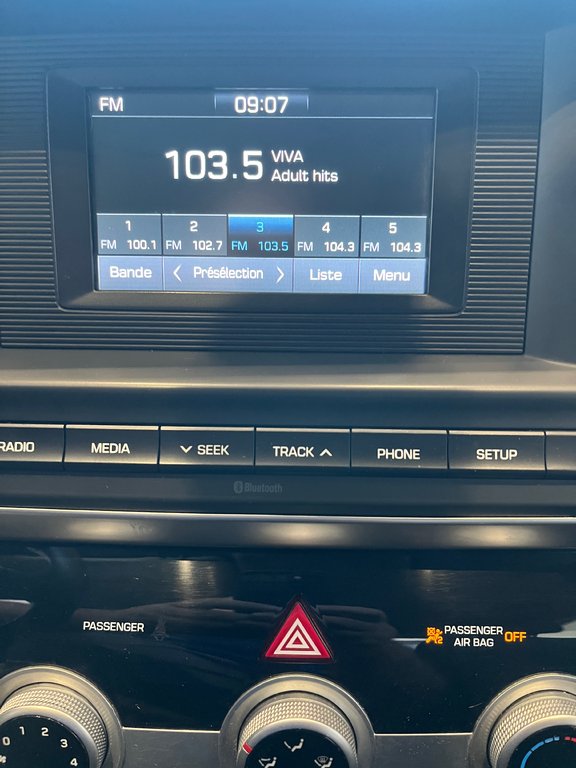 Hyundai Elantra Essential 2019 à Amos, Québec - 13 - w1024h768px