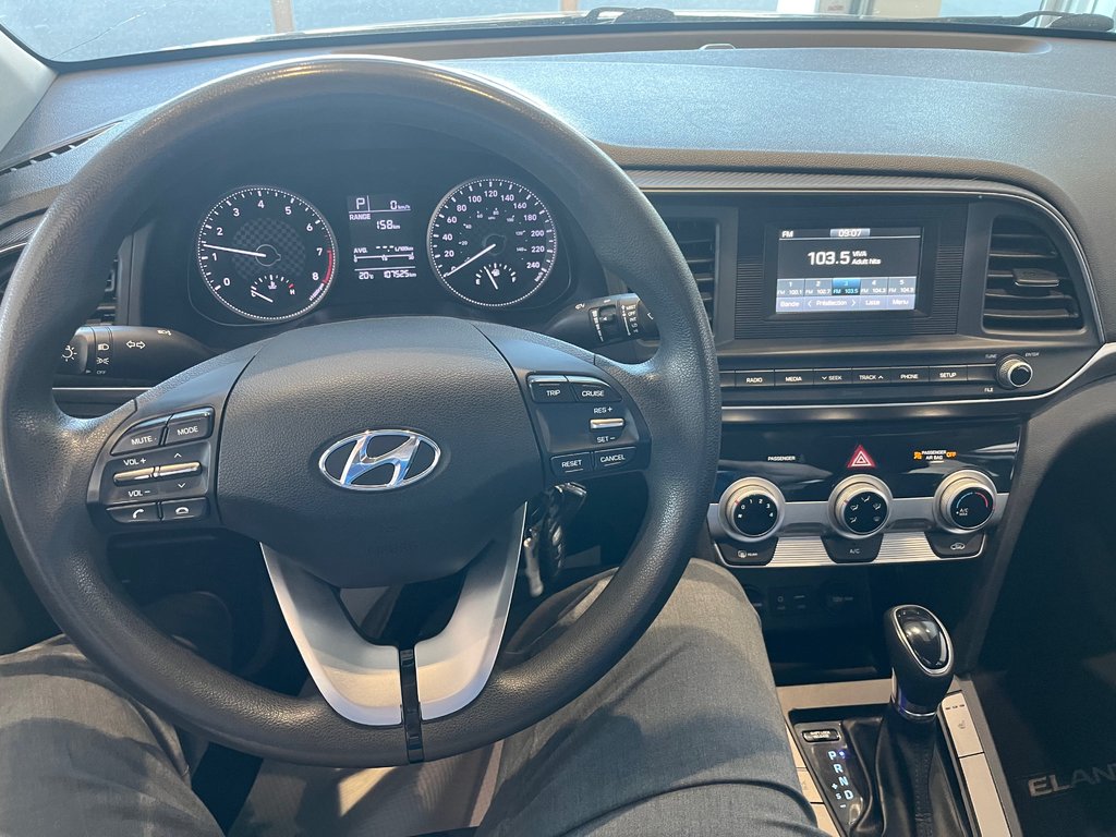 Hyundai Elantra Essential 2019 à Amos, Québec - 12 - w1024h768px