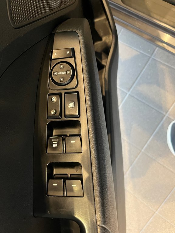 Hyundai Elantra Essential 2019 à Amos, Québec - 10 - w1024h768px