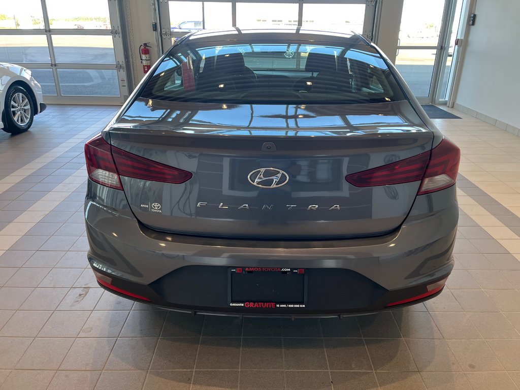 Hyundai Elantra Essential 2019 à Amos, Québec - 6 - w1024h768px