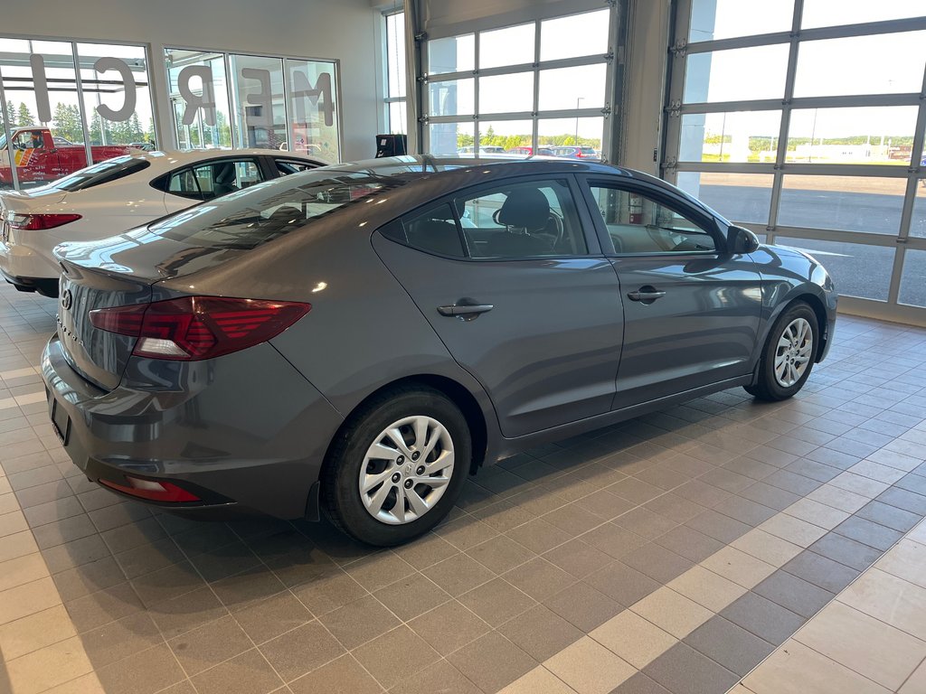 Hyundai Elantra Essential 2019 à Amos, Québec - 5 - w1024h768px