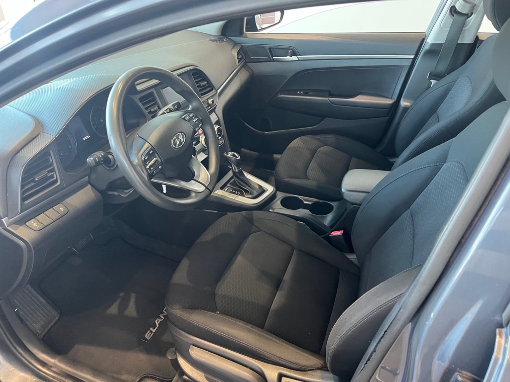 Hyundai Elantra Essential 2019 à Amos, Québec - 9 - w1024h768px
