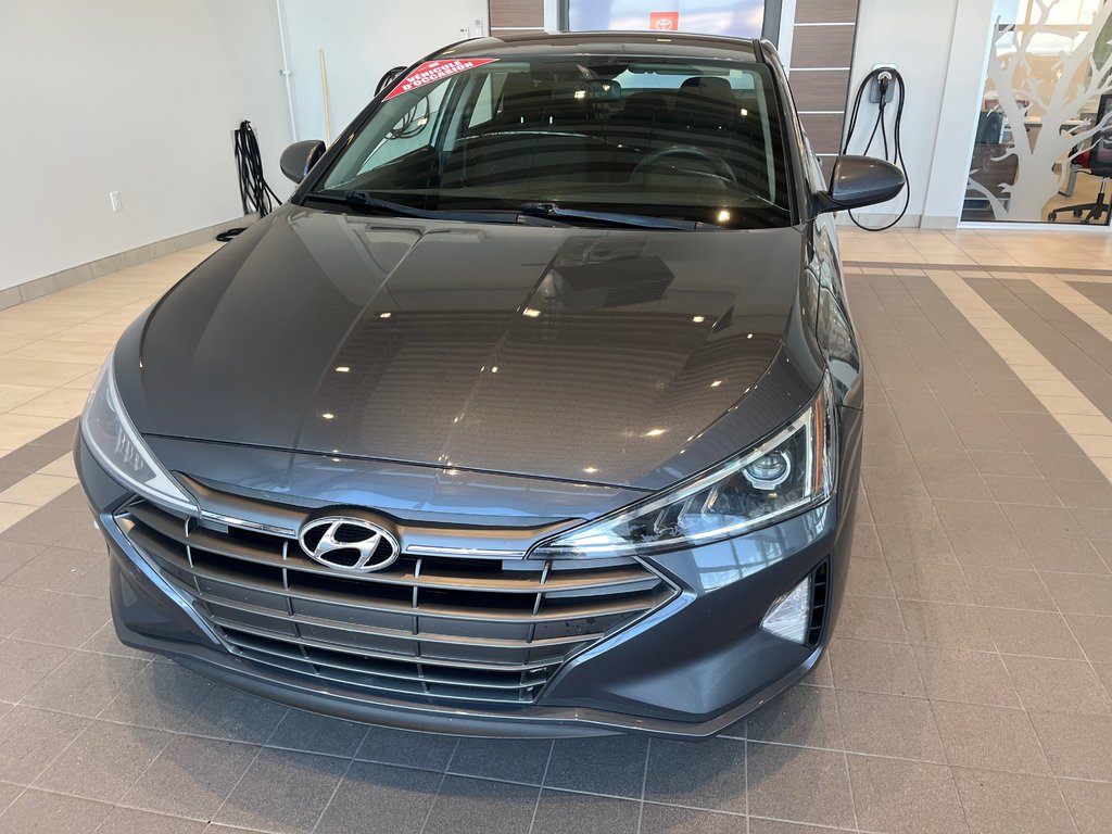 Hyundai Elantra Essential 2019 à Amos, Québec - 3 - w1024h768px