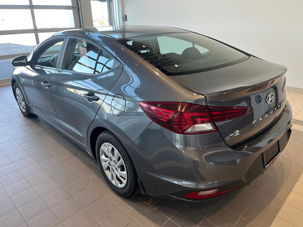 Hyundai Elantra Essential 2019 à Amos, Québec - 7 - w1024h768px