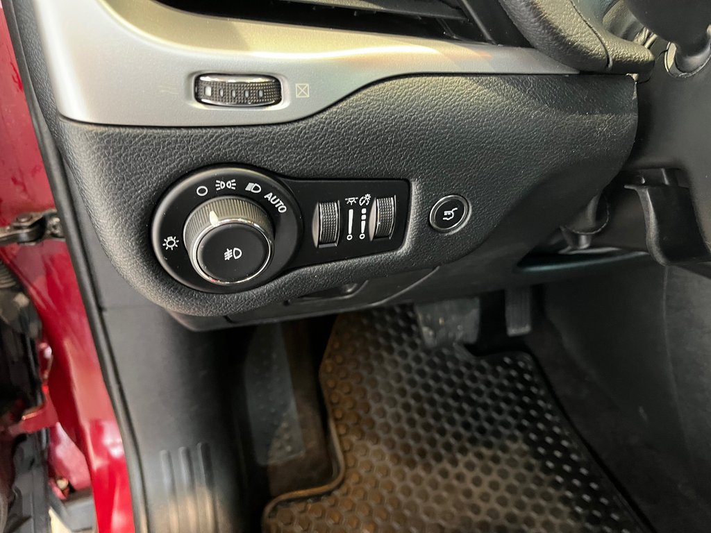 Jeep Cherokee Trailhawk 2016 à Amos, Québec - 13 - w1024h768px