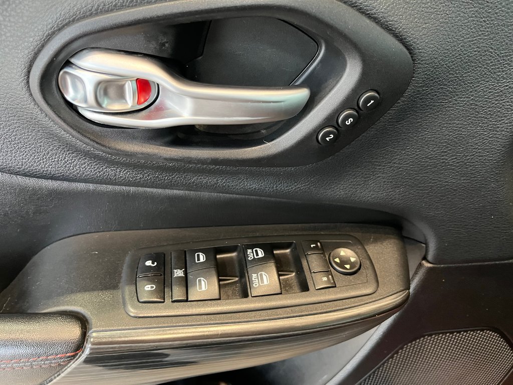 Jeep Cherokee Trailhawk 2016 à Amos, Québec - 12 - w1024h768px