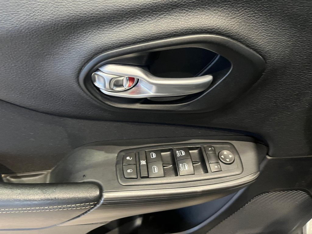 Jeep Cherokee North 2016 à Amos, Québec - 14 - w1024h768px
