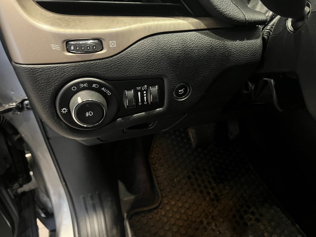 Jeep Cherokee North 2016 à Amos, Québec - 15 - w1024h768px