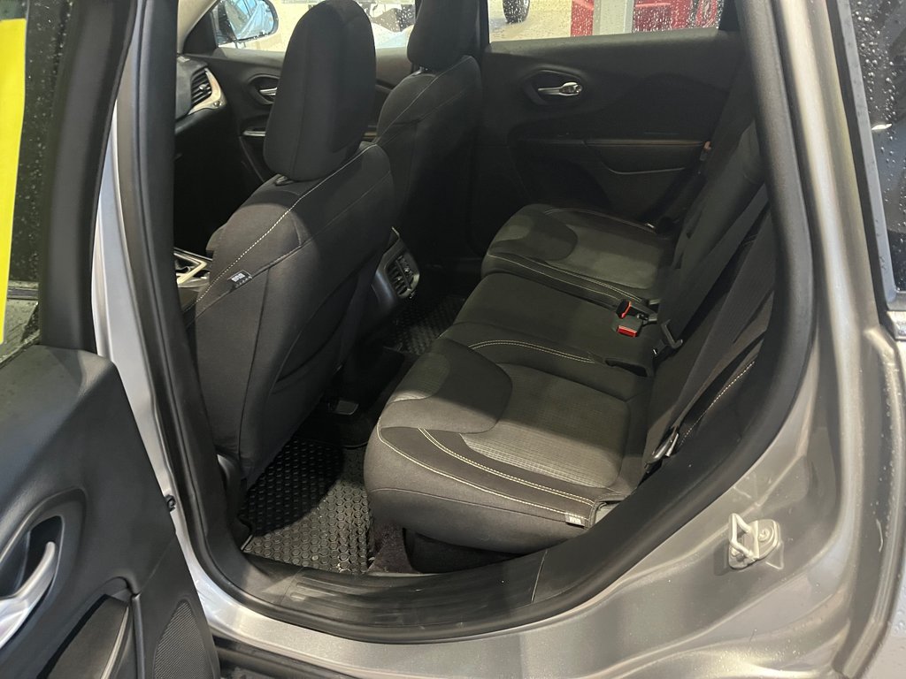 Jeep Cherokee North 2016 à Amos, Québec - 11 - w1024h768px
