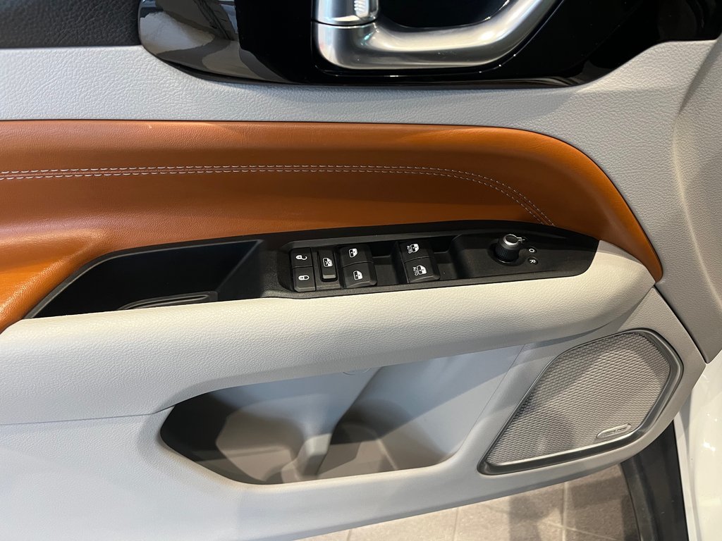 2022 Jeep Compass Limited in Amos, Quebec - 13 - w1024h768px