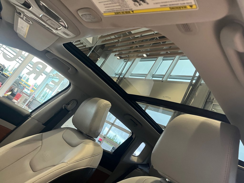 2022 Jeep Compass Limited in Amos, Quebec - 14 - w1024h768px