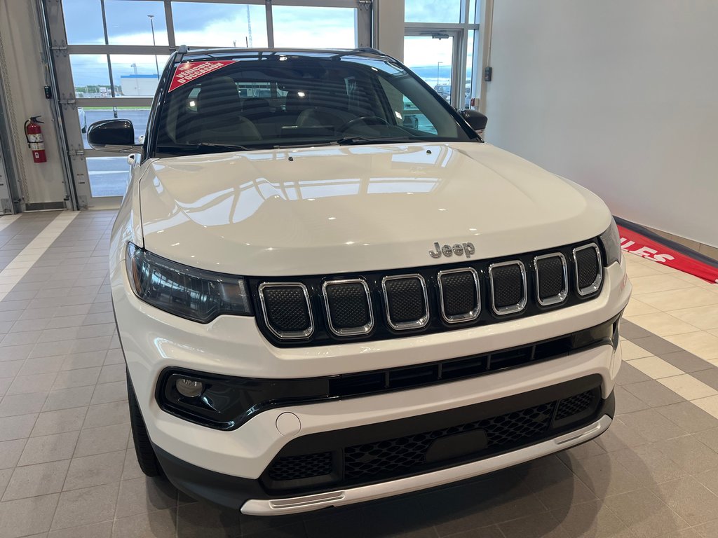 2022 Jeep Compass Limited in Amos, Quebec - 2 - w1024h768px