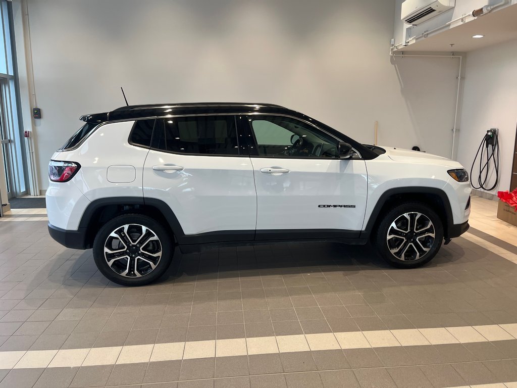 2022 Jeep Compass Limited in Amos, Quebec - 4 - w1024h768px