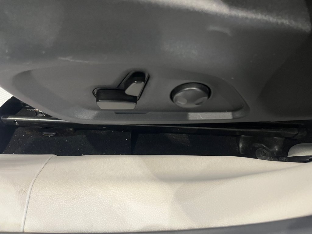 2022 Jeep Compass Limited in Amos, Quebec - 12 - w1024h768px