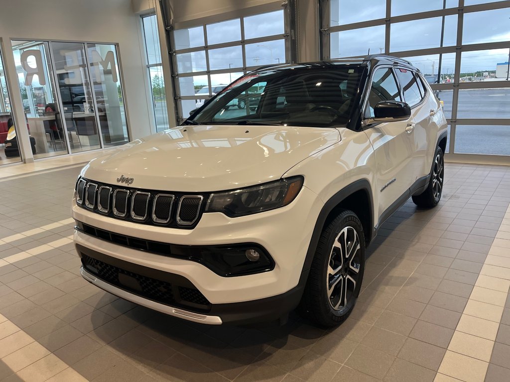 2022 Jeep Compass Limited in Amos, Quebec - 3 - w1024h768px