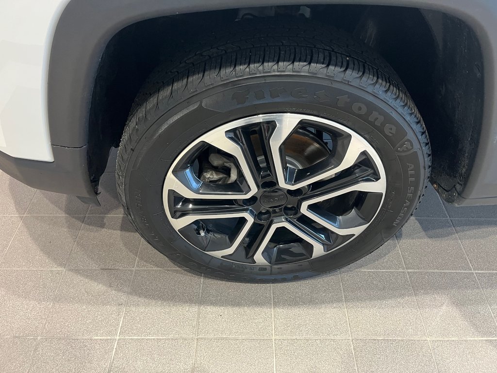 2022 Jeep Compass Limited in Amos, Quebec - 9 - w1024h768px