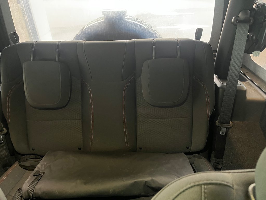 2023 Jeep Wrangler Rubicon in Amos, Quebec - 10 - w1024h768px