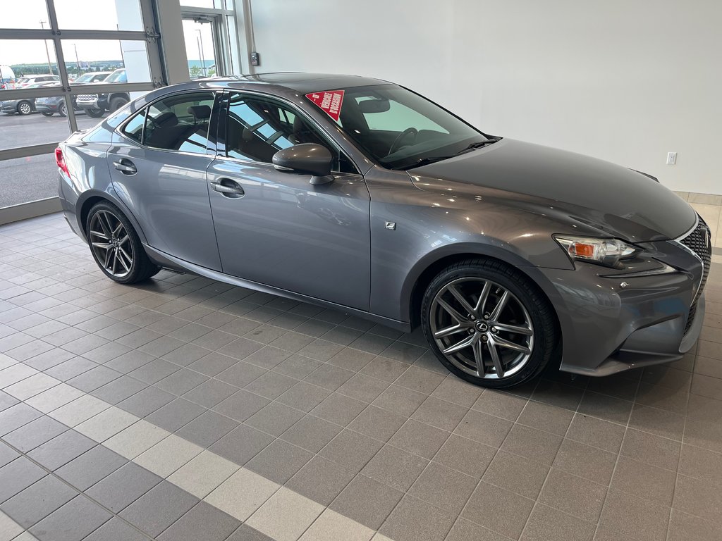 Lexus IS 250 F sport 2014 à Amos, Québec - 2 - w1024h768px