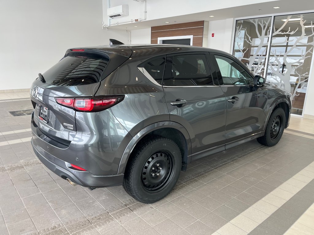 Mazda CX-5 Signature 2023 à Amos, Québec - 2 - w1024h768px