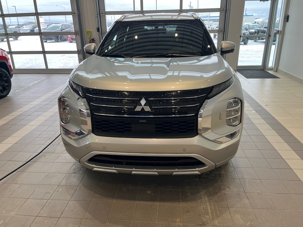 2025 Mitsubishi Outlander Plug-In Hybrid GT-PREMIUM in Amos, Quebec - 8 - w1024h768px