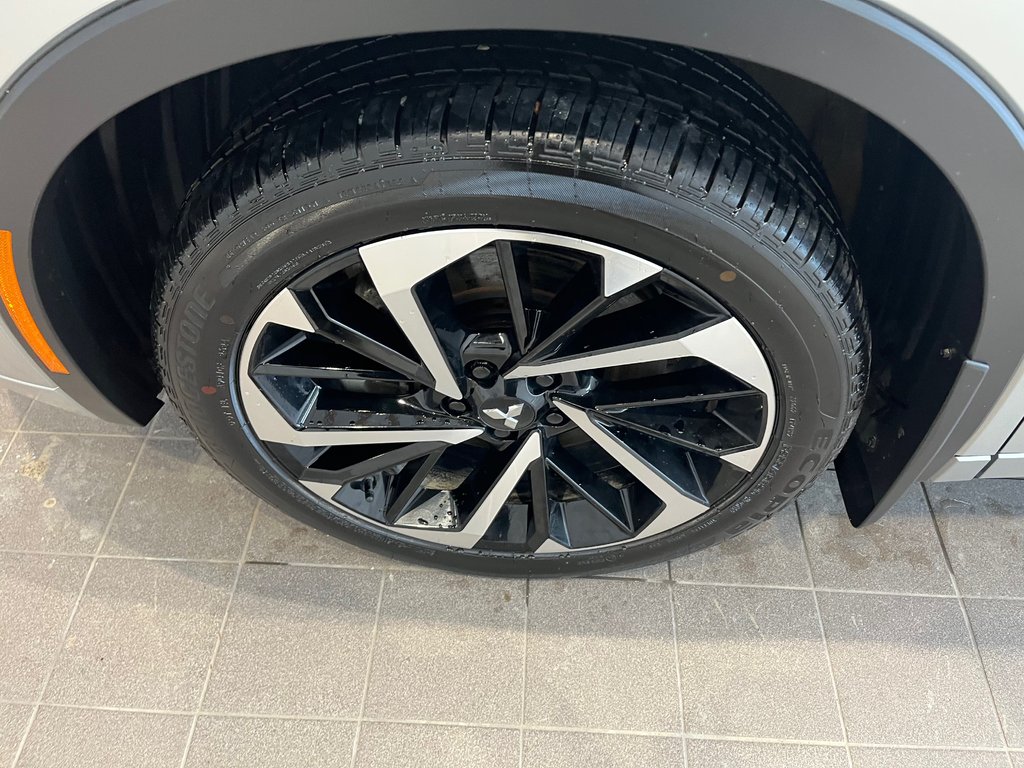 2025 Mitsubishi Outlander Plug-In Hybrid GT-PREMIUM in Amos, Quebec - 9 - w1024h768px