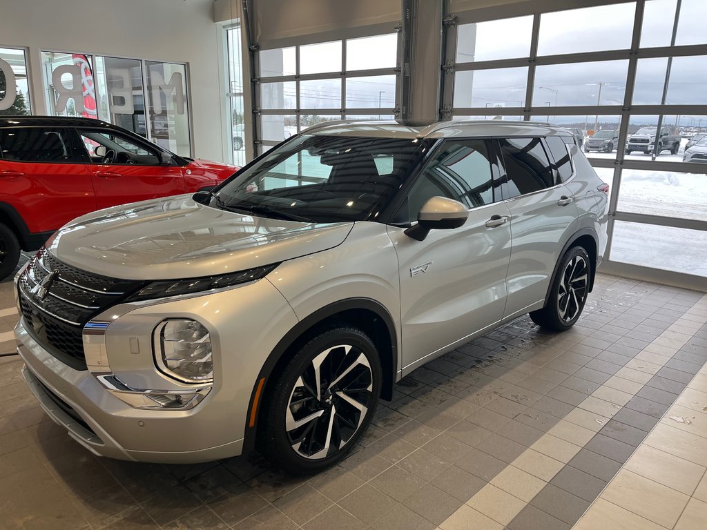 2025 Mitsubishi Outlander Plug-In Hybrid GT-PREMIUM in Amos, Quebec - 7 - w1024h768px