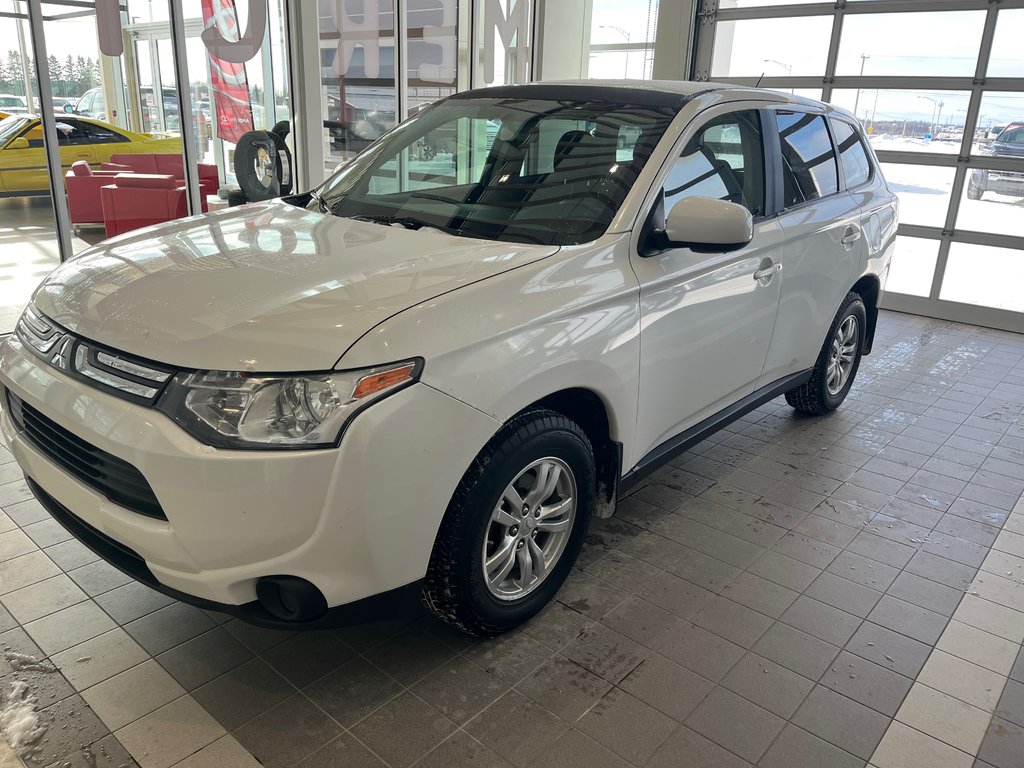 2014 Mitsubishi Outlander ES in Amos, Quebec - 3 - w1024h768px