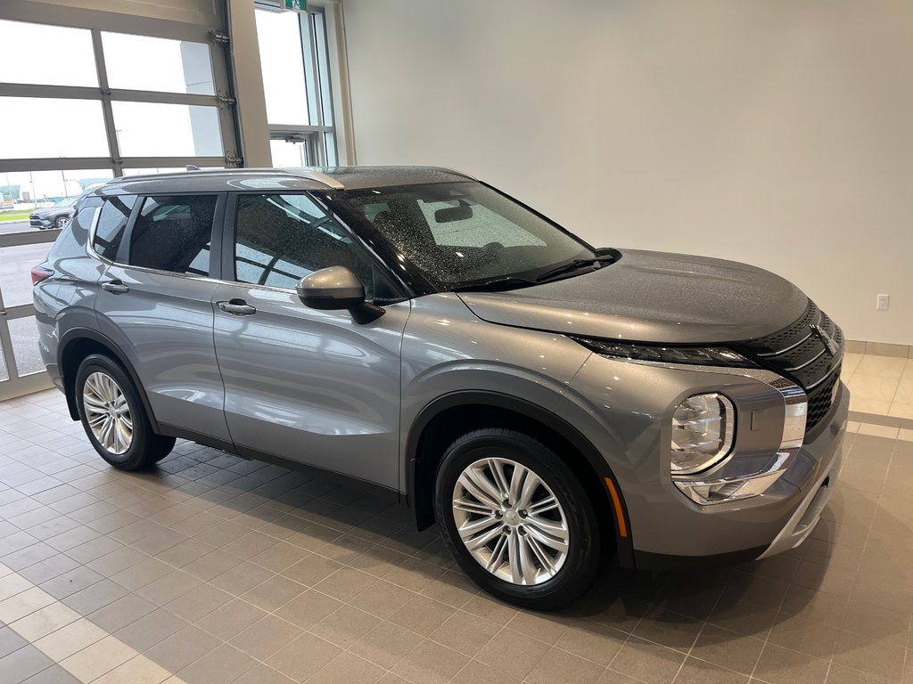 Mitsubishi Outlander SE 2023 à Amos, Québec - 1 - w1024h768px