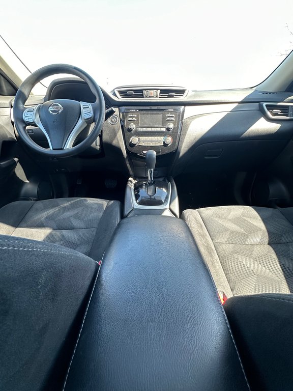 2014  Rogue * VERSION SV * AWD * in Amos, Quebec - 25 - w1024h768px