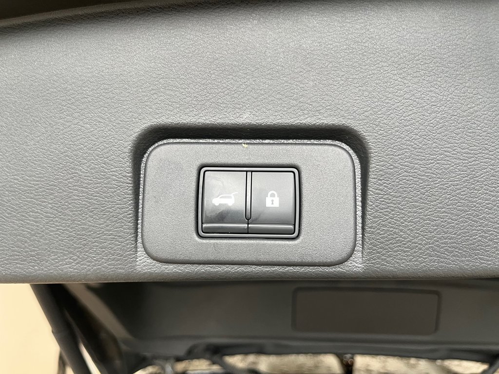 2022 Nissan Rogue Platinum in Amos, Quebec - 7 - w1024h768px