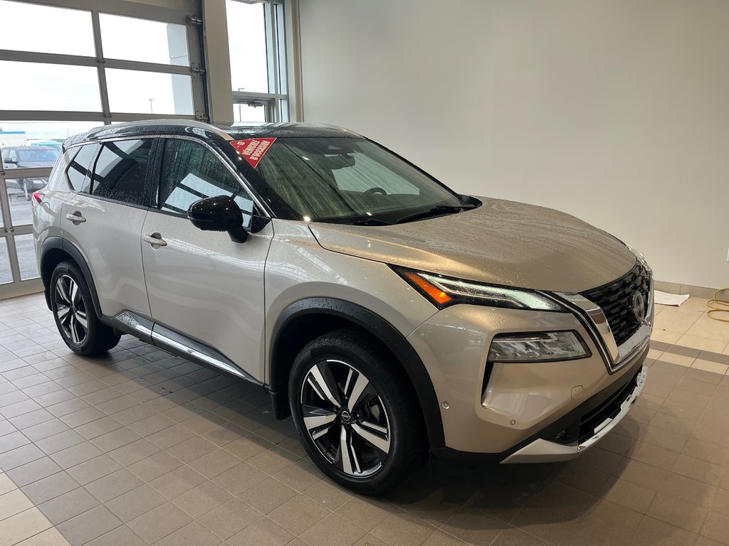2022 Nissan Rogue Platinum in Amos, Quebec - 1 - w1024h768px