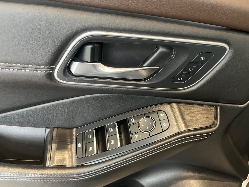 2022 Nissan Rogue Platinum in Amos, Quebec - 14 - w1024h768px