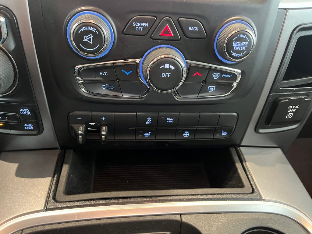 2021 Ram 1500 Classic SLT in Amos, Quebec - 18 - w1024h768px