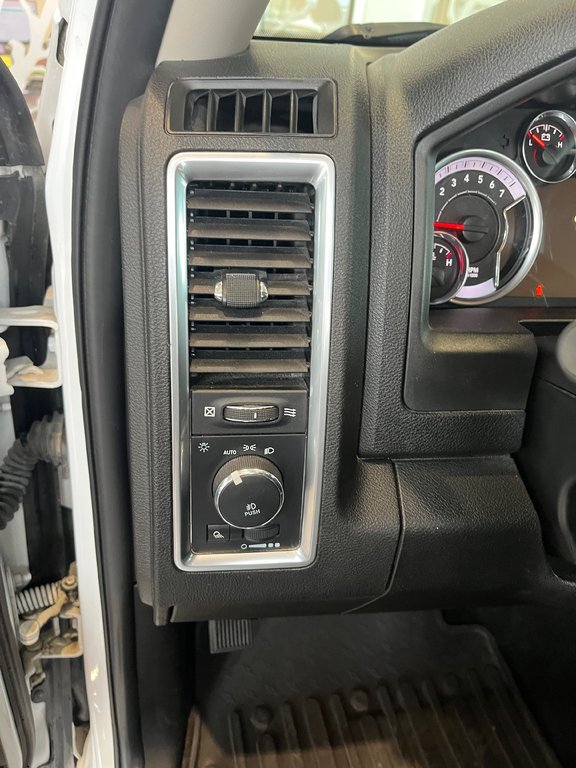 2021 Ram 1500 Classic SLT in Amos, Quebec - 12 - w1024h768px
