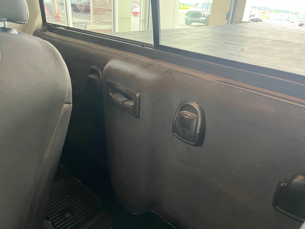 2021 Ram 1500 Classic SLT in Amos, Quebec - 19 - w1024h768px