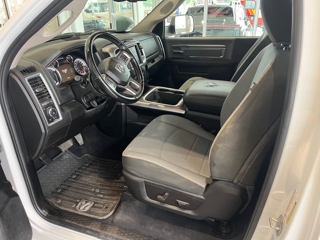 2021 Ram 1500 Classic SLT in Amos, Quebec - 9 - w1024h768px