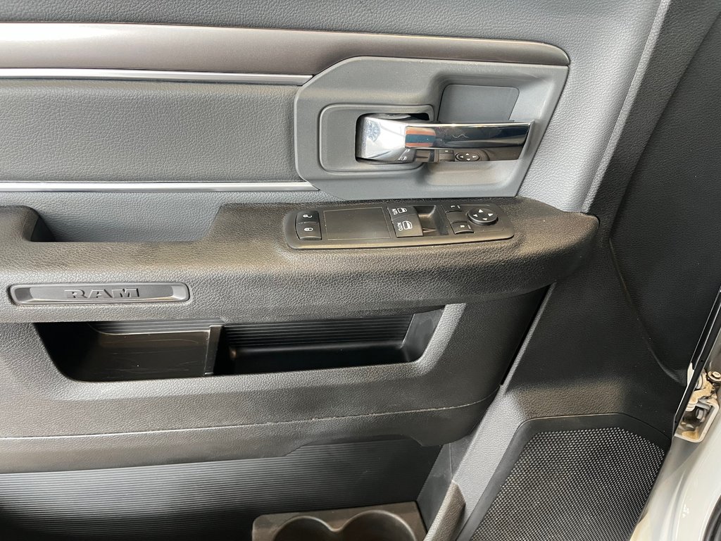 2021 Ram 1500 Classic SLT in Amos, Quebec - 11 - w1024h768px