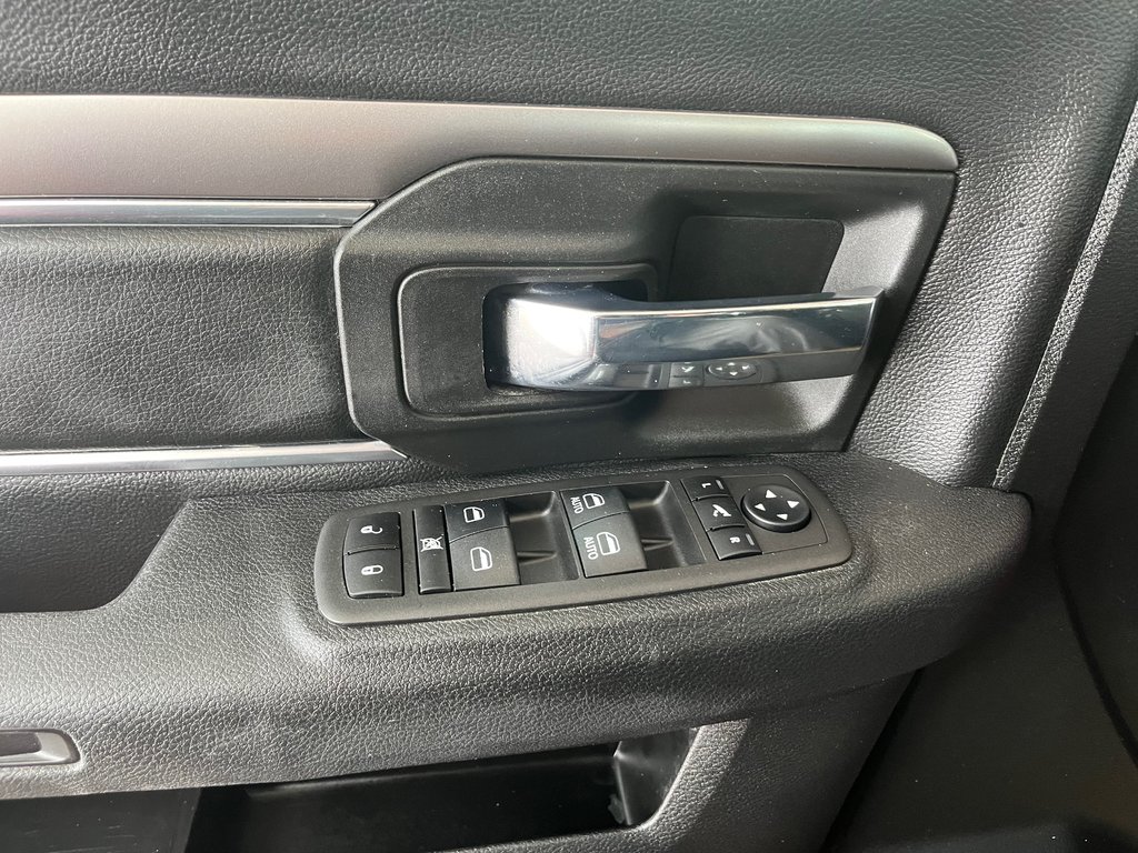 Ram 1500 Classic Warlock 2022 à Amos, Québec - 12 - w1024h768px
