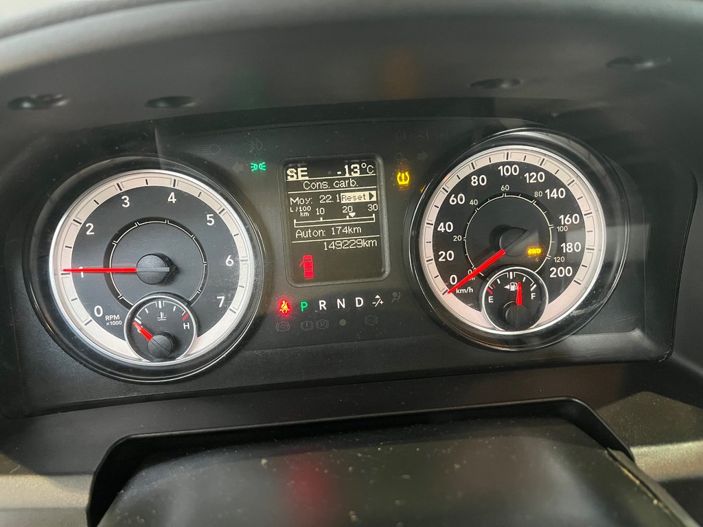 2017 Ram 1500 Express in Amos, Quebec - 11 - w1024h768px