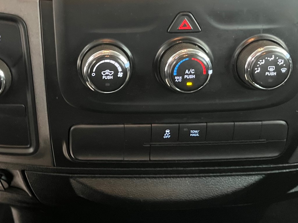 2017 Ram 1500 Express in Amos, Quebec - 15 - w1024h768px