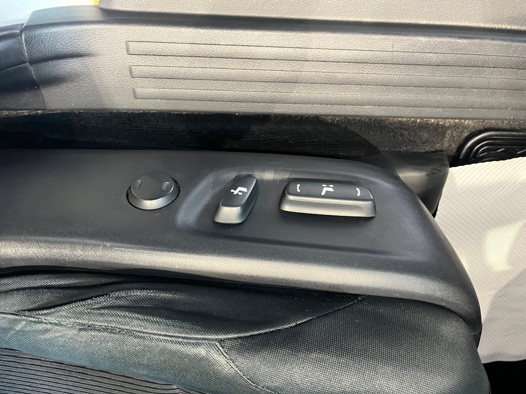 Toyota 4Runner SR5 2013 à Amos, Québec - 11 - w1024h768px