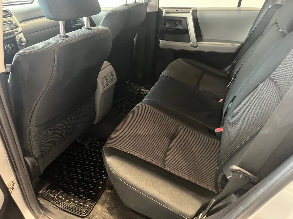 Toyota 4Runner SR5 2013 à Amos, Québec - 9 - w1024h768px